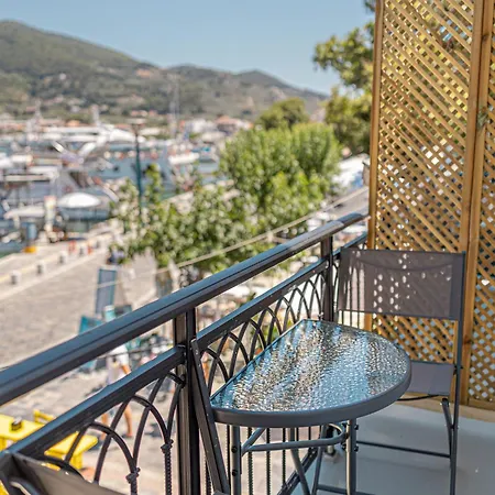 Nama * Città di Skopelos
